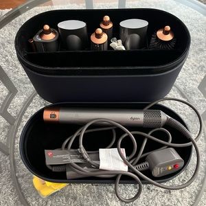 Dyson Air Wrap Complete. Slightly used.